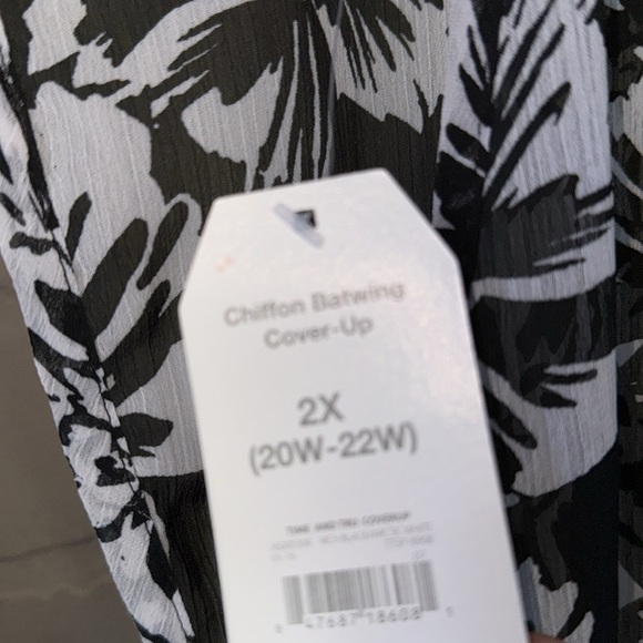 Swim cover up NEW black white floral Time & Tru 2x 20w 22w batwing vacation - Picture 4 of 4